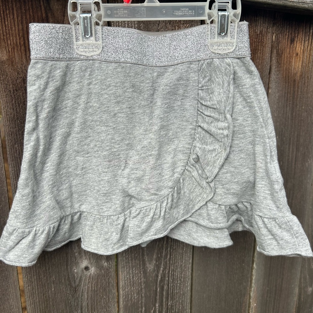 Gray Ruffled Girl’s Gap skort 6-7 silver sparkle waistband